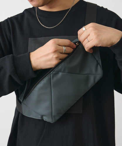 防撕裂面料斜挎包