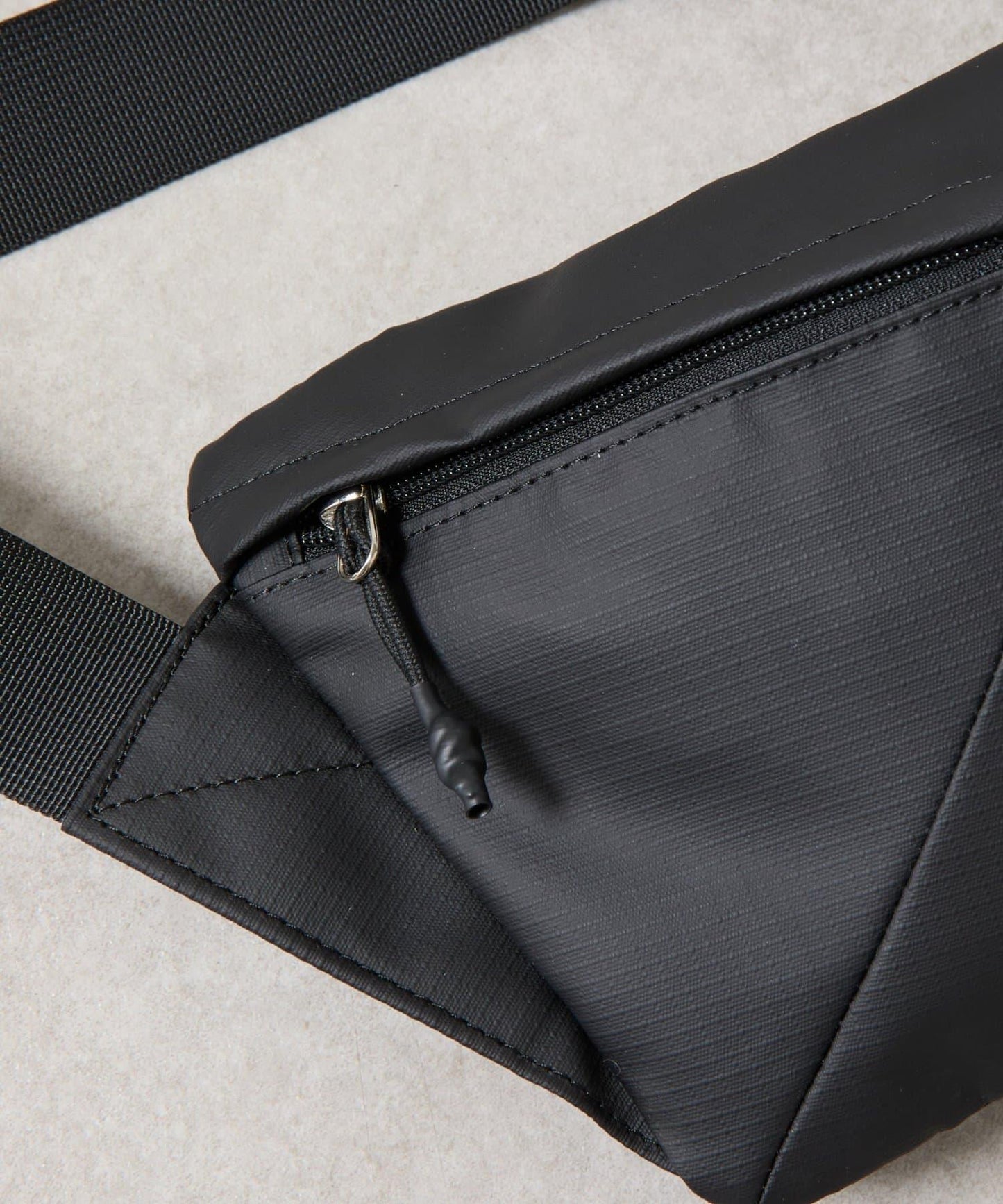 防撕裂面料斜挎包