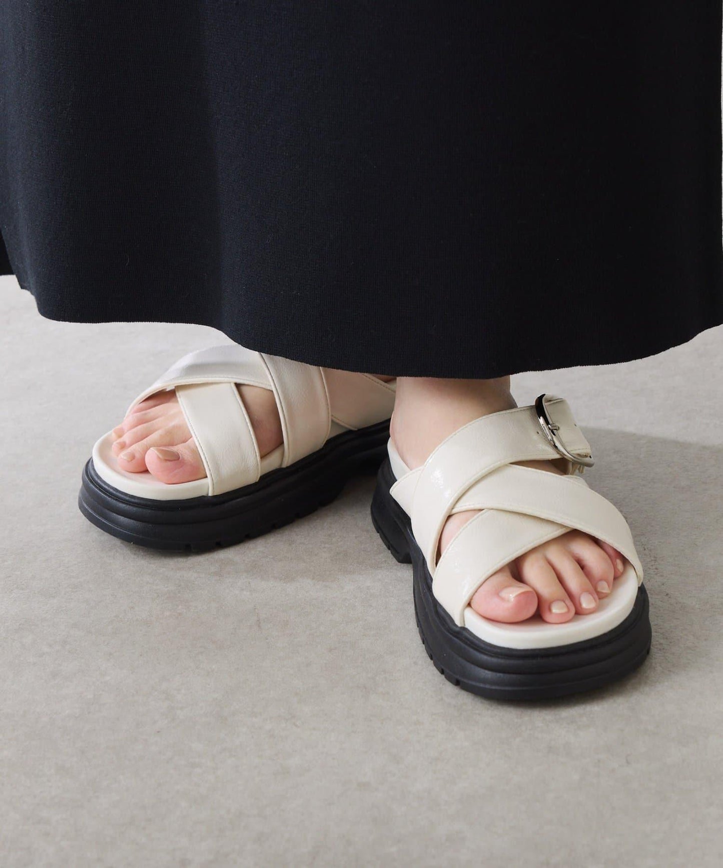 交叉帶涼鞋