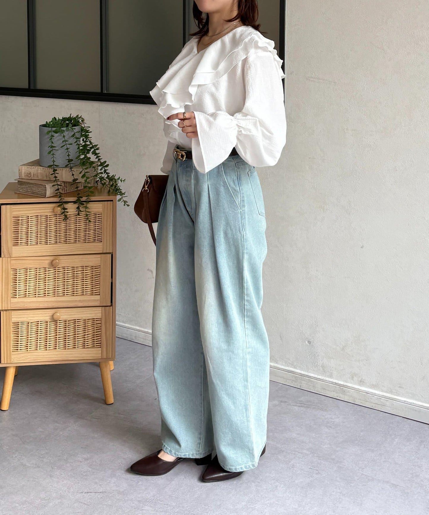V領荷葉邊糖果袖襯衫