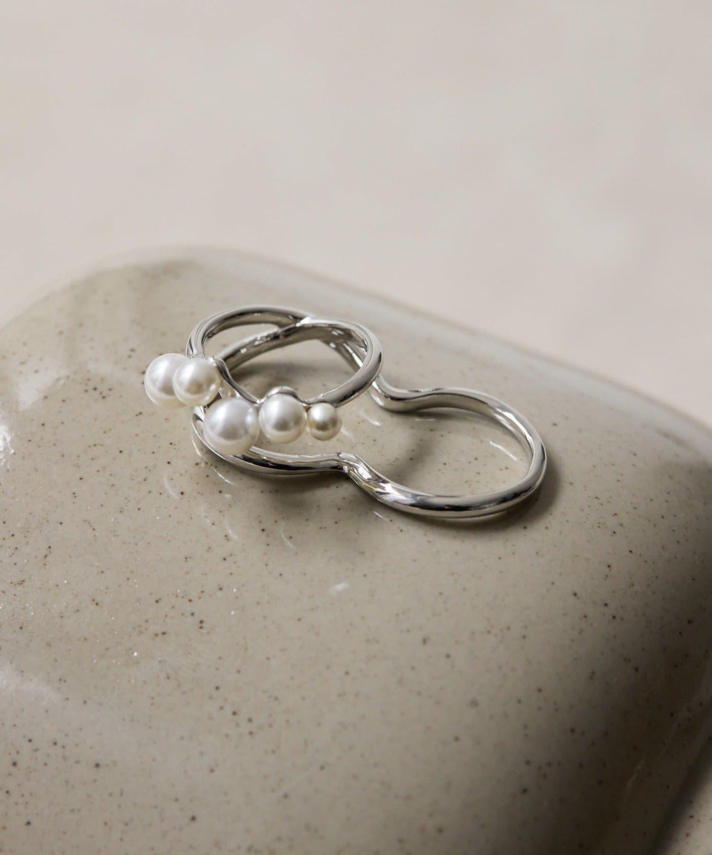 珍珠裝飾雙環戒指