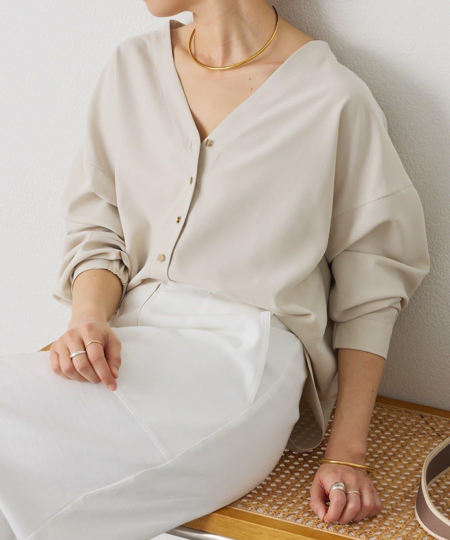 女性感鬆弛風 無領 金屬紐扣 襯衫