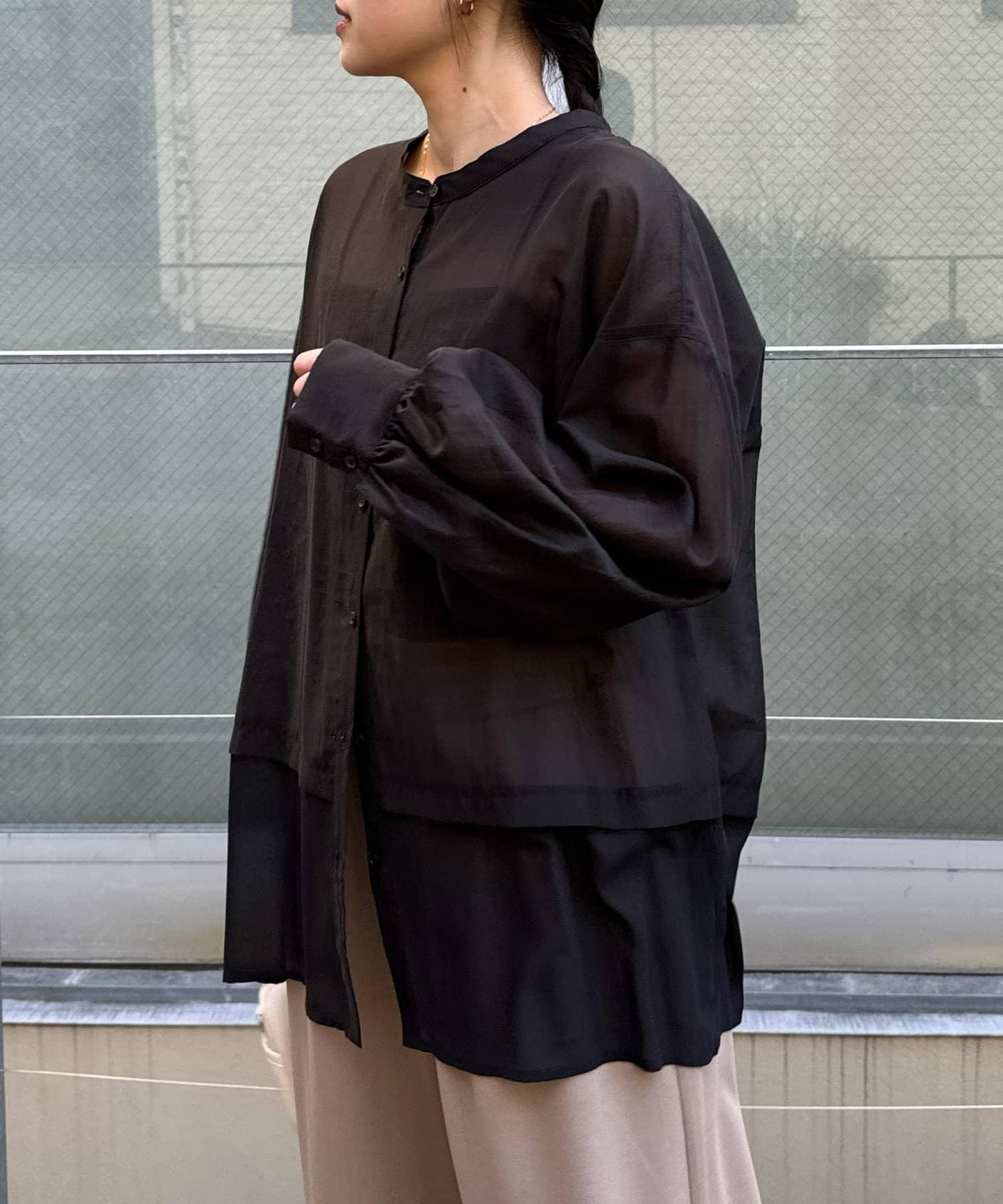 下襬拼接透紗立領襯衫