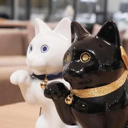 【招き猫】へそくりの招き猫 壱号 黒 (中) | 肥前吉田焼 | Kata Koto