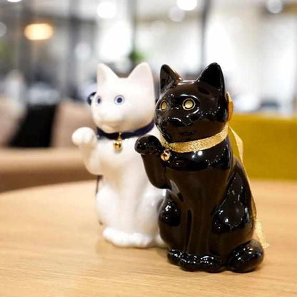 【招き猫】へそくりの招き猫 壱号 黒 (中) | 肥前吉田焼 | Kata Koto