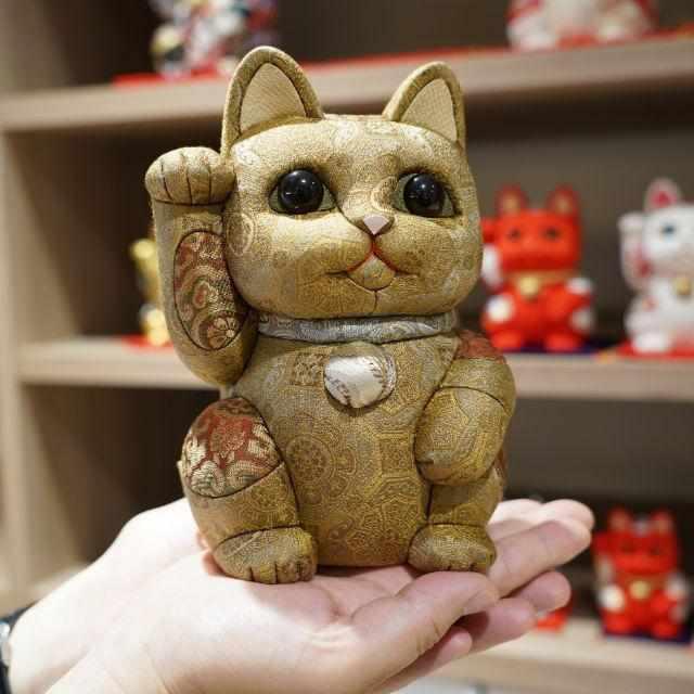 【招き猫】正絹緞子 (特大) | 江戸木目込み | 柿沼人形