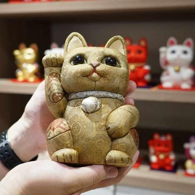 【招き猫】正絹緞子 (特大) | 江戸木目込み | 柿沼人形