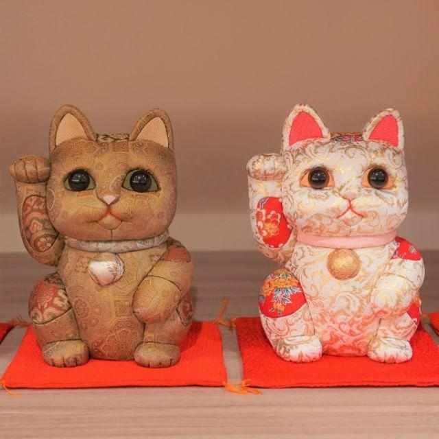 【招き猫】正絹緞子 (特大) | 江戸木目込み | 柿沼人形