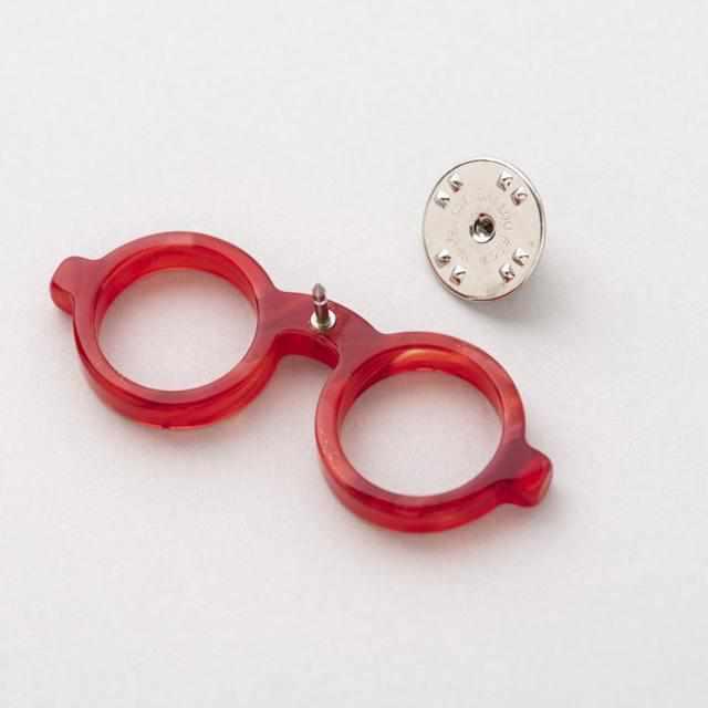 【ピンバッチ】ラペルピン・メガネホルダーになるピンバッチ megane pin (レッド) | 鯖江の眼鏡 | 匠市