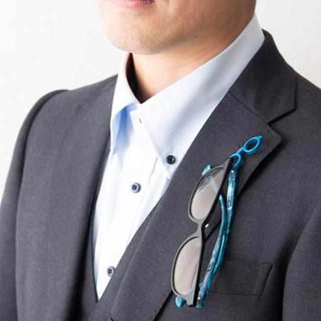 【ピンバッチ】ラペルピン・メガネホルダーになるピンバッチ megane pin (ブラウン) | 鯖江の眼鏡 | 匠市