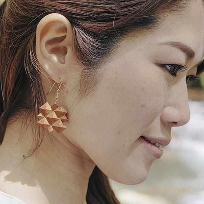 【彦根仏壇】幾木 (井尻彫刻所) シャクナゲ (ピアス)