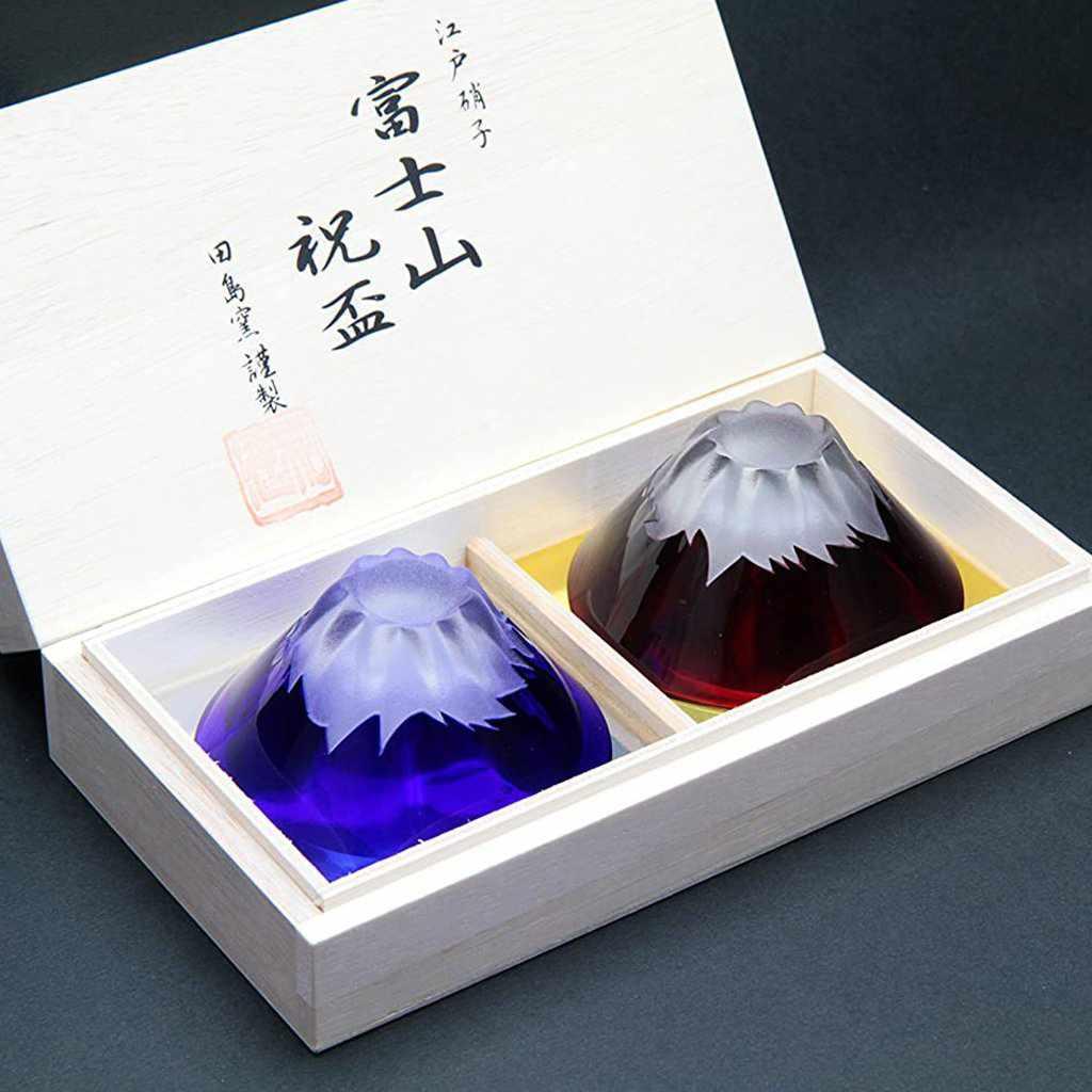 【江戸硝子】彫刻硝子 青赤富士 祝盃 (ペア) 木箱入