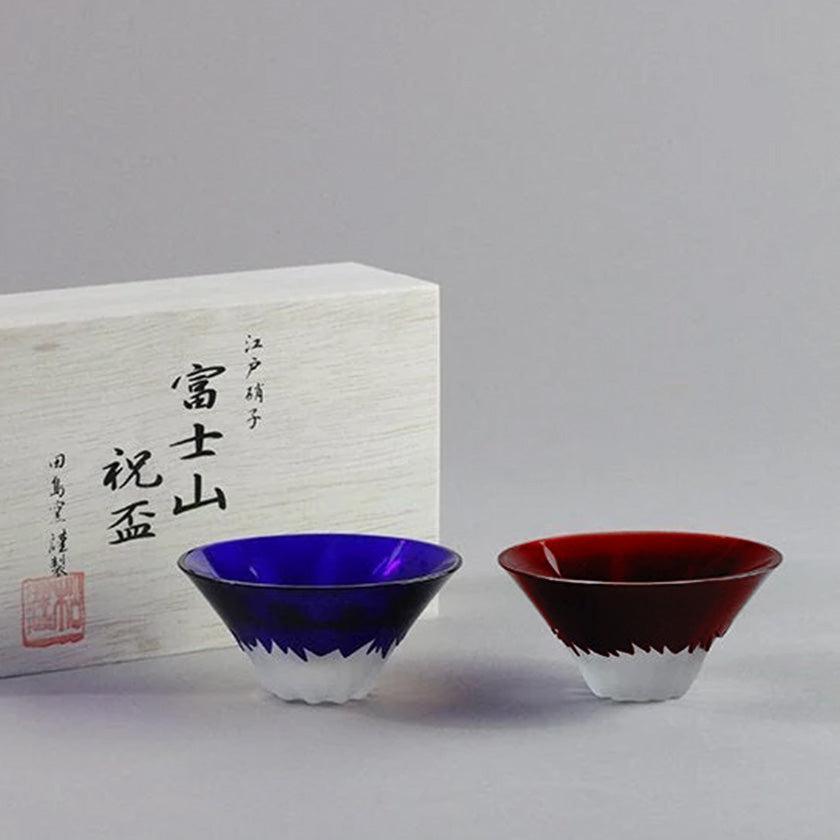 【江戸硝子】彫刻硝子 青赤富士 祝盃 (ペア) 木箱入