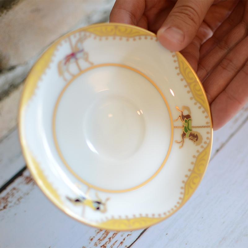 【磁器】大倉陶園 「うまくゆく 回転木馬」コーヒーカップ&ソーサー・20cmケーキ皿ペアセット