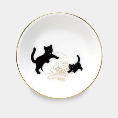 【磁器】大倉陶園 『黒猫親子』-縁起物語- 豆皿その1「宝袋」