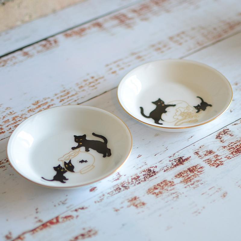 【磁器】大倉陶園 『黒猫親子』-縁起物語- 豆皿その2「金魚」