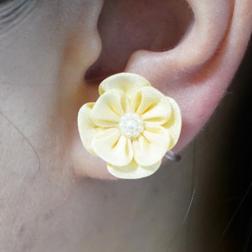 【アクセサリー】イエロー (ハットピンブローチ、ブローチ、ノンホールピアス、ヘアクリップ 4点セット ) | つまみ細工