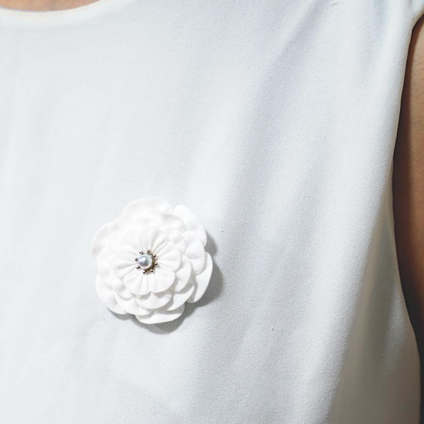 【アクセサリー】コットン (バレッタ、ヘアクリップ、ブローチ、ペンダント 4点セット ) | つまみ細工