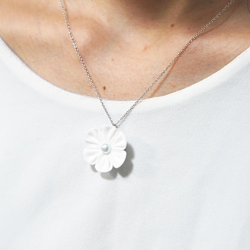 【アクセサリー】コットン (バレッタ、ヘアクリップ、ブローチ、ペンダント 4点セット ) | つまみ細工