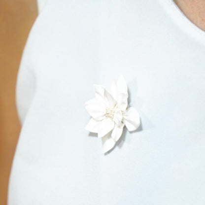 【アクセサリー】純白 (バレッタ、ブローチ、ピアス、リング 4点セット ) | つまみ細工