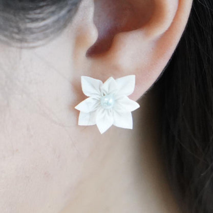 【アクセサリー】純白 (バレッタ、ブローチ、ピアス、リング 4点セット ) | つまみ細工