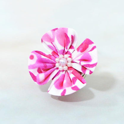 【アクセサリー】リバティプリント柄 (丸ブローチ、4弁花ブローチ、ピアス、ペンダント : 4点セット ) | つまみ細工