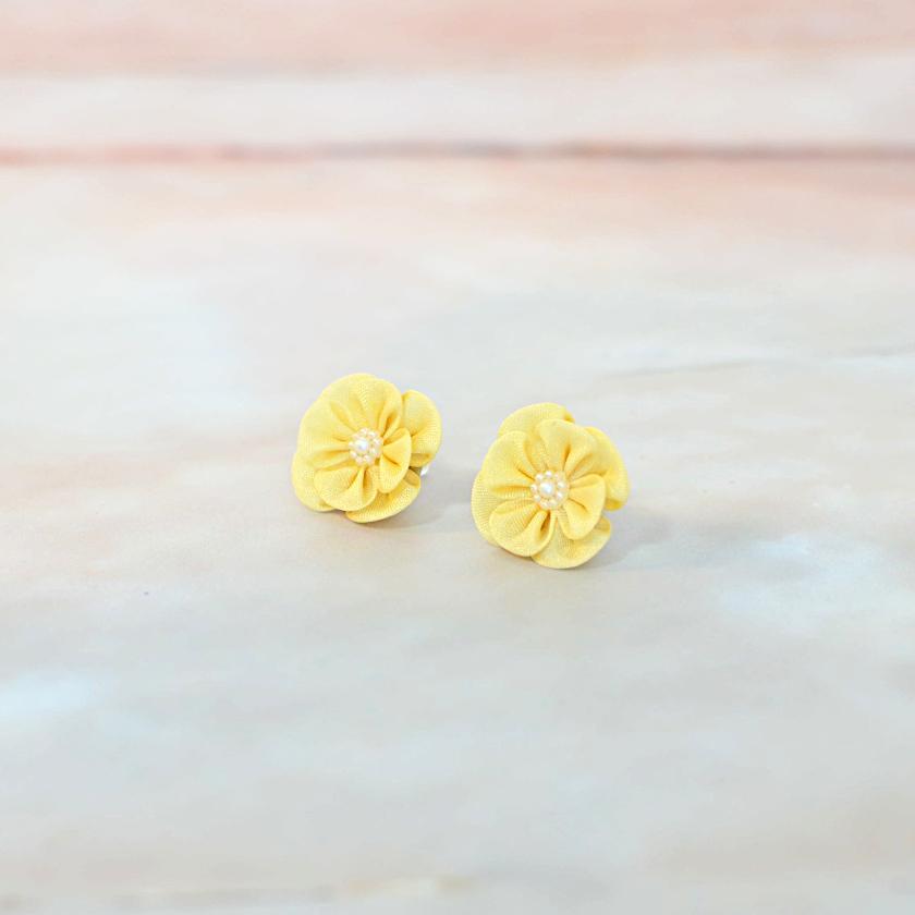 【アクセサリー】イエロー (ハットピンブローチ、ブローチ、ノンホールピアス、ヘアクリップ 4点セット ) | つまみ細工