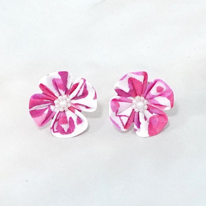 【アクセサリー】リバティプリント柄 (丸ブローチ、4弁花ブローチ、ピアス、ペンダント : 4点セット ) | つまみ細工