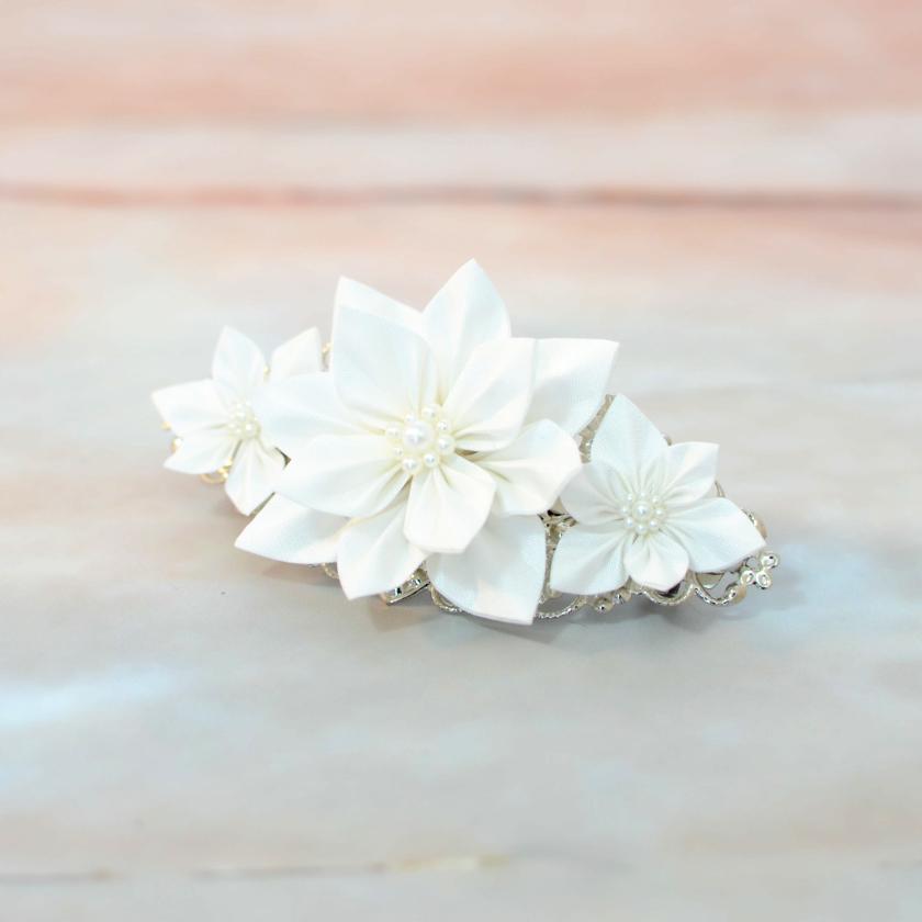 【アクセサリー】純白 (バレッタ、ブローチ、ピアス、リング 4点セット ) | つまみ細工