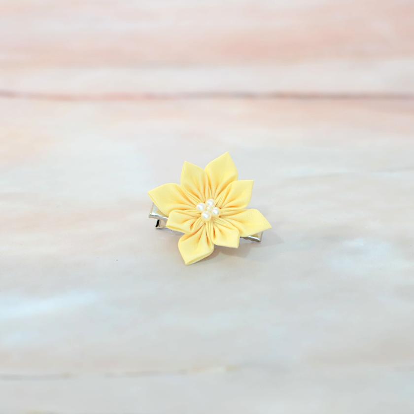 【アクセサリー】イエロー (ハットピンブローチ、ブローチ、ノンホールピアス、ヘアクリップ 4点セット ) | つまみ細工