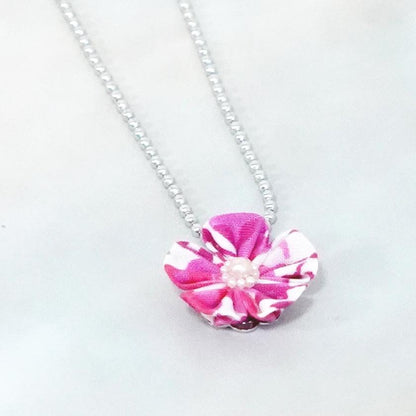 【アクセサリー】リバティプリント柄 (丸ブローチ、4弁花ブローチ、ピアス、ペンダント : 4点セット ) | つまみ細工