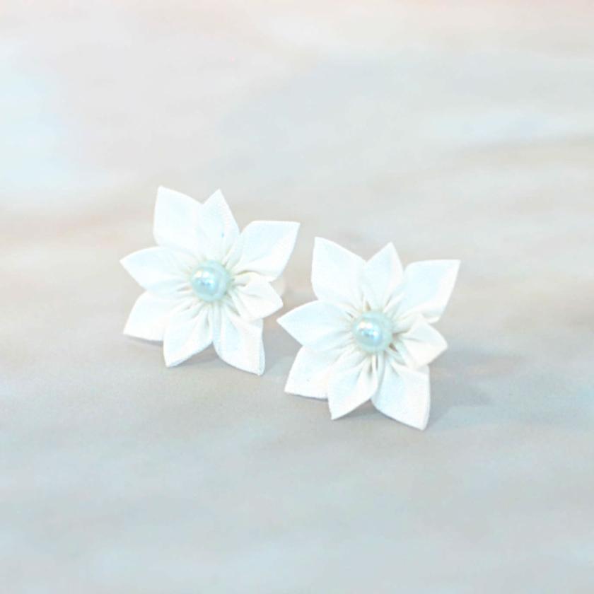 【アクセサリー】純白 (バレッタ、ブローチ、ピアス、リング 4点セット ) | つまみ細工