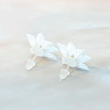 【アクセサリー】純白 (バレッタ、ブローチ、ピアス、リング 4点セット ) | つまみ細工