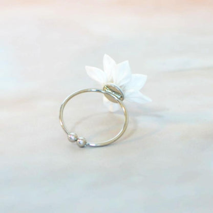 【アクセサリー】純白 (バレッタ、ブローチ、ピアス、リング 4点セット ) | つまみ細工