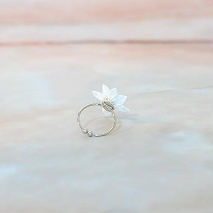 【アクセサリー】純白 (バレッタ、ブローチ、ピアス、リング 4点セット ) | つまみ細工