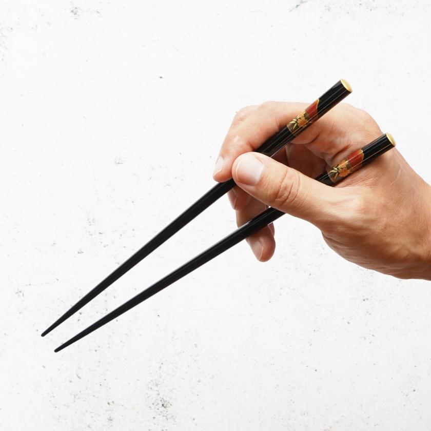 【輪島うるし箸 】橋本幸作漆器店 手描き蒔絵箸 富士桜 黒 (1膳, 名入れ可)