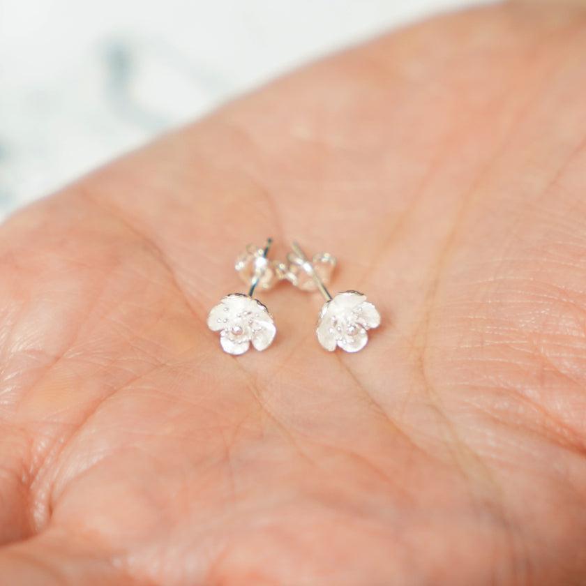 【ピアス】Japanese apricot | 銀細工 | CHECOS