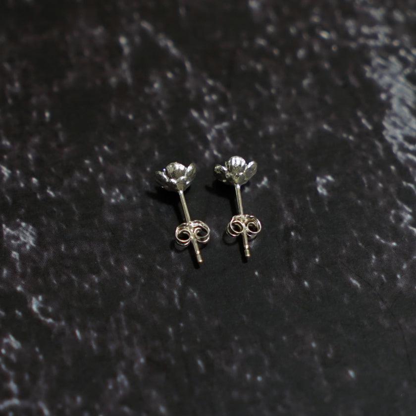 【ピアス】Japanese apricot | 銀細工 | CHECOS