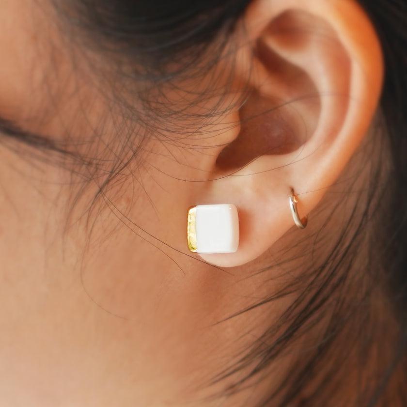 【ピアス】白磁スクエア (S) | 有田焼 | 6.kiln