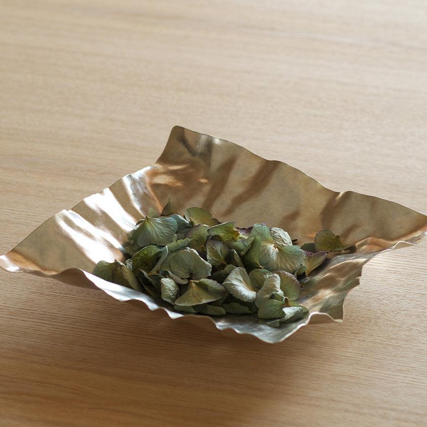 【お皿】すずがみ 24×24cm かざはな | 高岡銅器