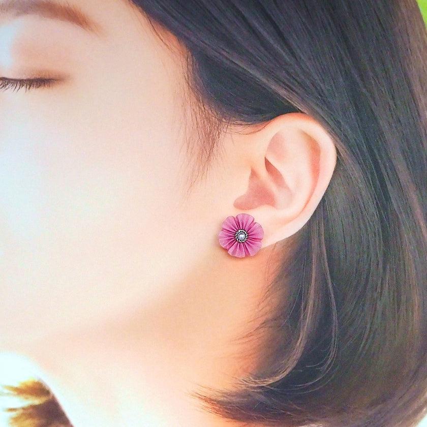 【ピアス】クロースフラワー 聴 (ゆるし) | つまみ細工