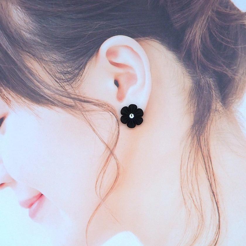 【ピアス】クロースフラワー 褐 (かち) | つまみ細工