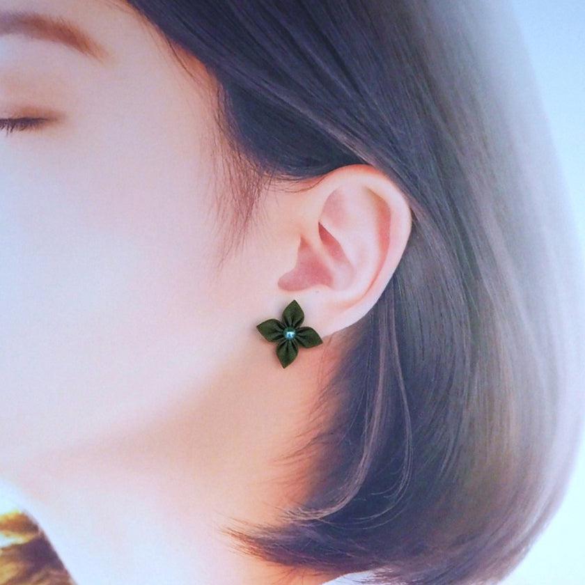 【ピアス】クロースフラワーピアス 3点セット (アースカラー 3色) | つまみ細工 | eつまみ