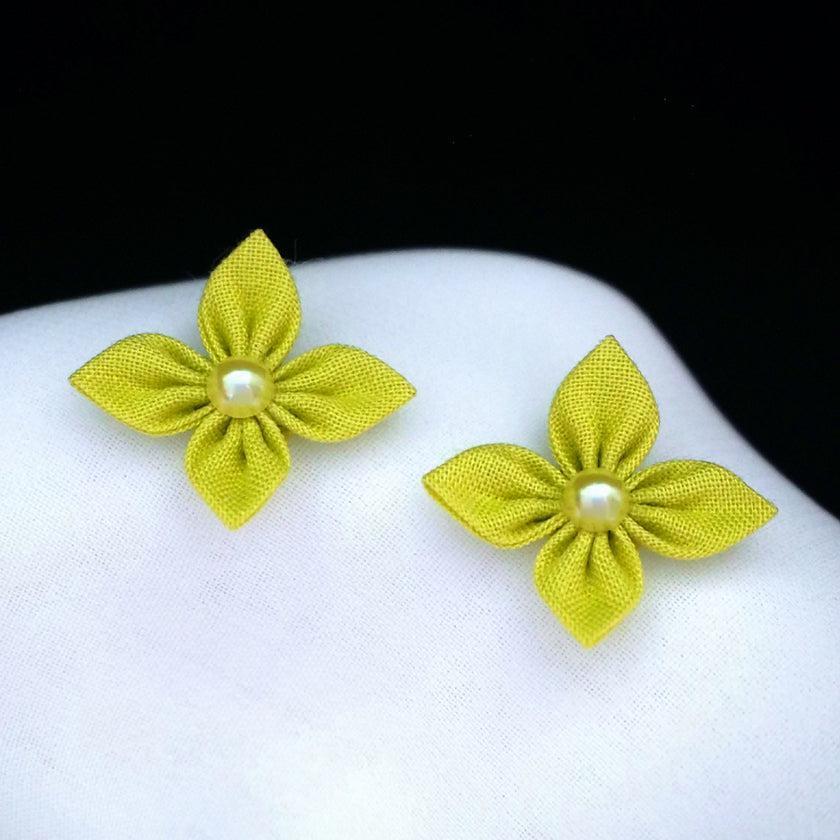 【ピアス】クロースフラワーピアス サニーイエロー色 | つまみ細工 | eつまみ