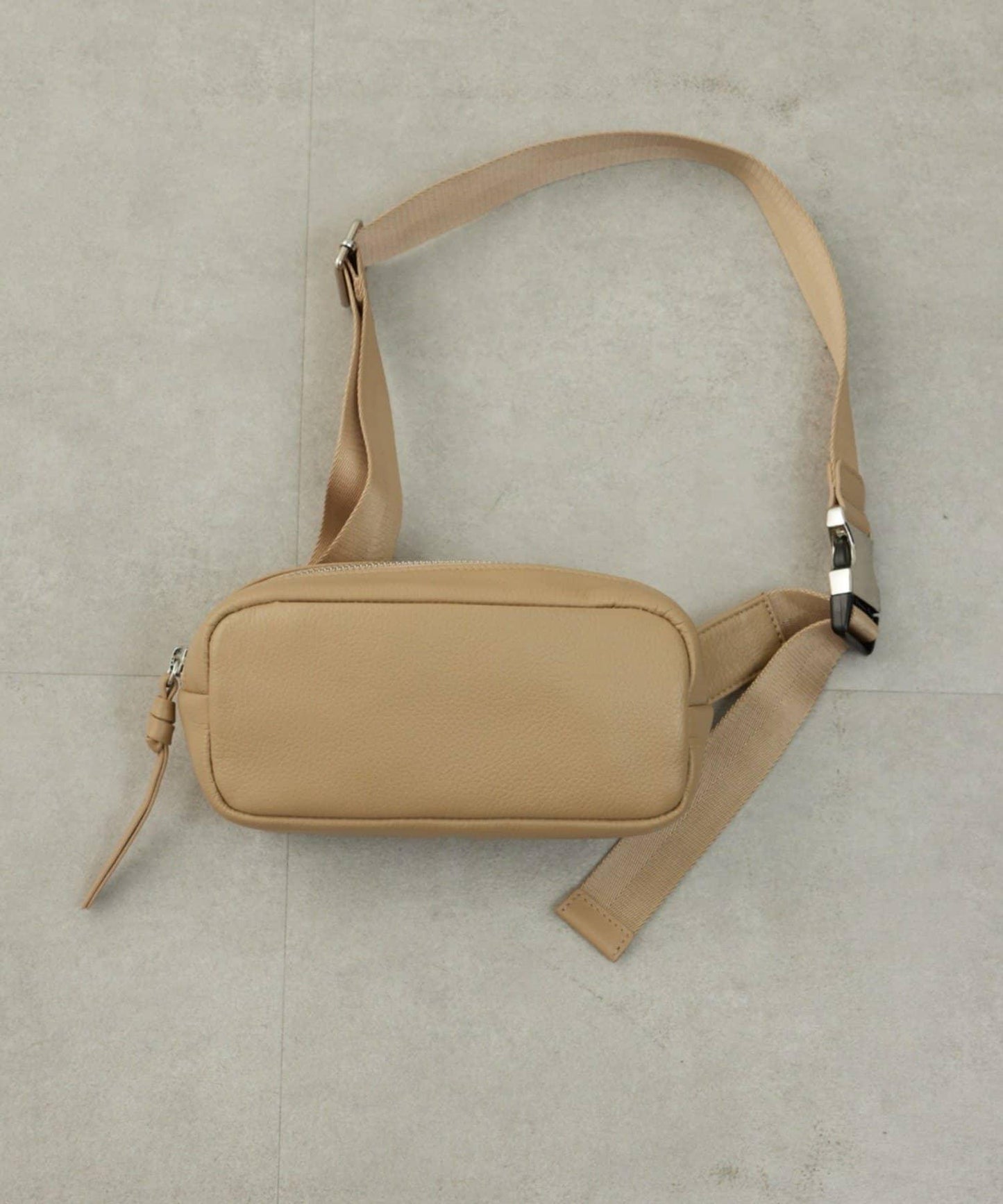 2.718 小巧斜挎包