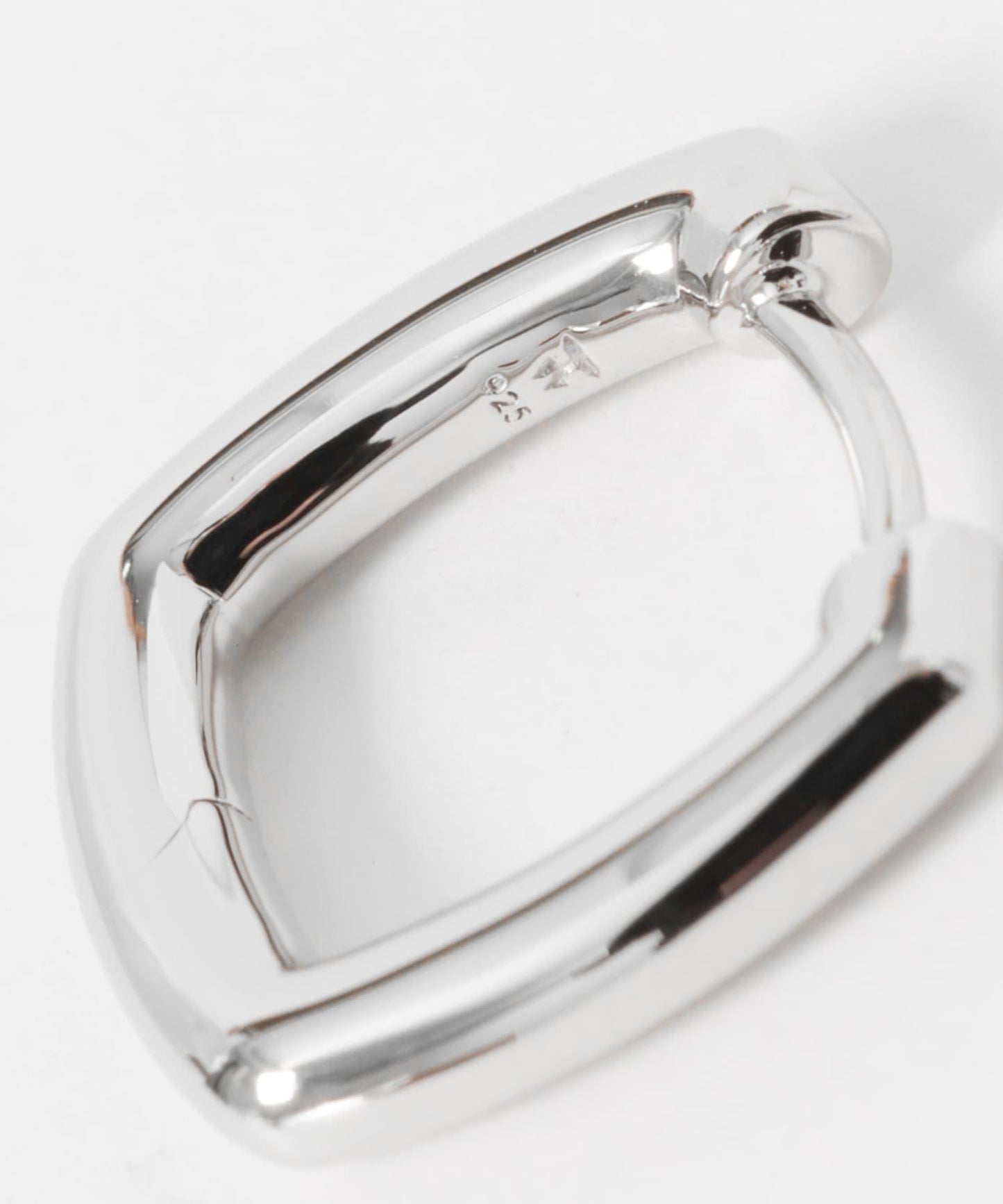 TOM WOOD FRAME HOOPS SMALL 圈式耳環