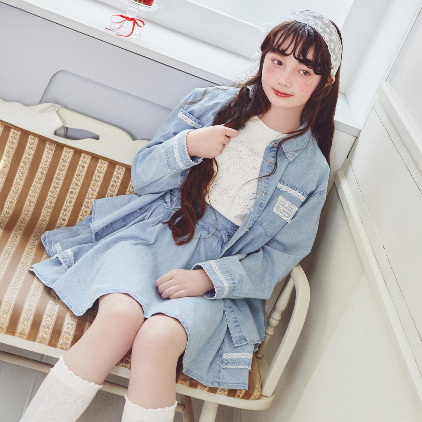 淺色牛仔襯衫