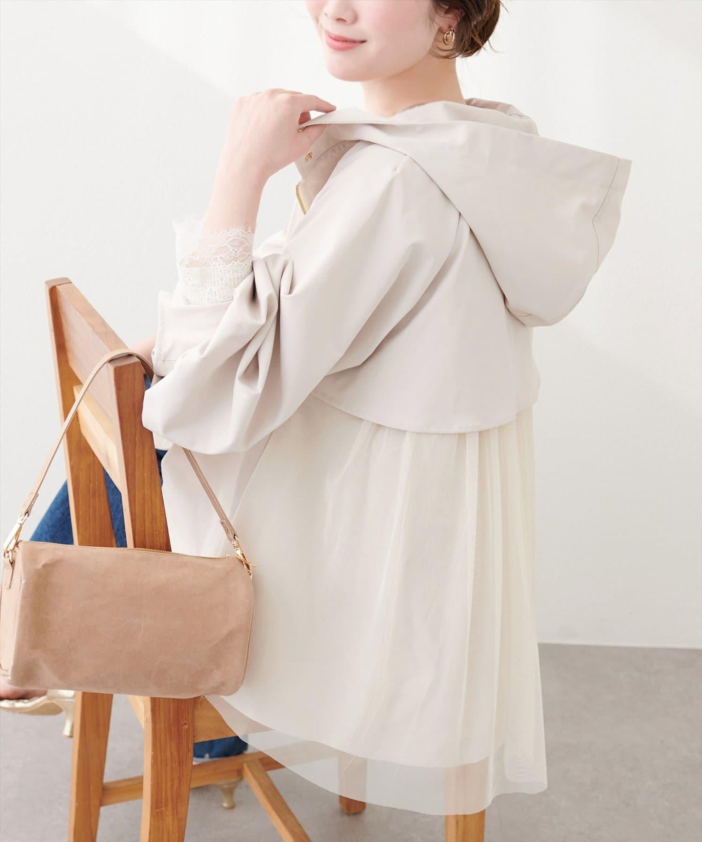 背部網紗荷葉擺設計 戶外風夾克