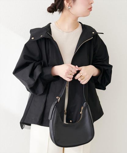 背部網紗荷葉擺設計 戶外風夾克