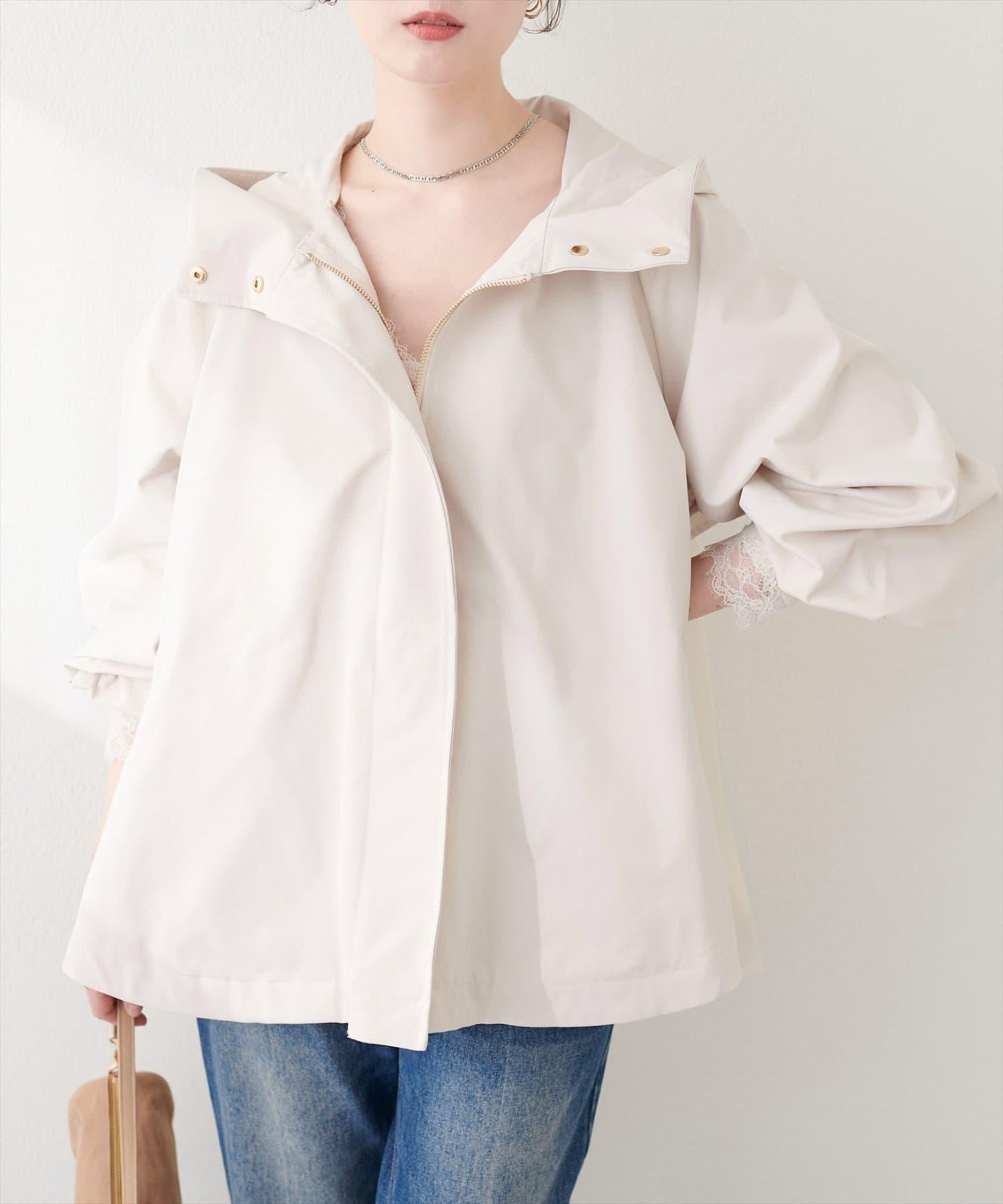 背部網紗荷葉擺設計 戶外風夾克